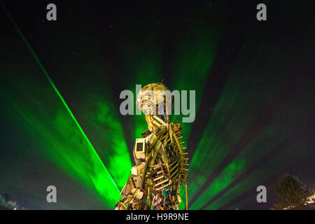 Eden Project, Cornwall, UK. 24. November 2016. Das Festival von Klang und Licht öffnet für die Weihnachtszeit im Eden Project mit einem fantastischen Laser Display. Bildnachweis: Simon Maycock/Alamy Live-Nachrichten Stockfoto