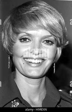 Datei. 24. November 2016. FLORENCE AGNES HENDERSON (14. Februar 1934 - 24. November 2016) war eine US-amerikanische Schauspielerin und Sängerin mit einer Karriere über sechs Jahrzehnte. Sie ist am besten für ihre Hauptrolle als Matriarchin Carol Brady in der ABC-Sitcom The Brady Bunch von 1969 bis 1974 in Erinnerung. Henderson auch erschienen im Film als auch auf der Bühne und veranstaltete mehrere lang andauernde Kochen und Varieté-Shows im Laufe der Jahre. Sie war ein Kandidat auf Dancing with the Stars im Jahr 2010. Im Bild: 1973. Florence Henderson © Globe Photos/ZUMAPRESS.com/Alamy Live-Nachrichten Stockfoto