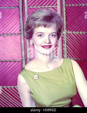 Datei. 24. November 2016. FLORENCE AGNES HENDERSON (14. Februar 1934 - 24. November 2016) war eine US-amerikanische Schauspielerin und Sängerin mit einer Karriere über sechs Jahrzehnte. Sie ist am besten für ihre Hauptrolle als Matriarchin Carol Brady in der ABC-Sitcom The Brady Bunch von 1969 bis 1974 in Erinnerung. Henderson auch erschienen im Film als auch auf der Bühne und veranstaltete mehrere lang andauernde Kochen und Varieté-Shows im Laufe der Jahre. Sie war ein Kandidat auf Dancing with the Stars im Jahr 2010. Im Bild: c. 1950-60 - Florence Henderson. © Globus Photos/ZUMAPRESS.com/Alamy Live-Nachrichten Stockfoto