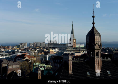 Aarhus (Dänemark). 24. November 2016. Blick vom Dach des ARoS Aarhus Kunstmuseum Kunstmuseum von Aarhus, Dänemark, 24. November 2016. Die zweitgrößte Stadt Dänemarks ist die Europäische Kulturhauptstadt 2017 ernannt worden. Foto: Carsten Rehder/Dpa/Alamy Live News Stockfoto