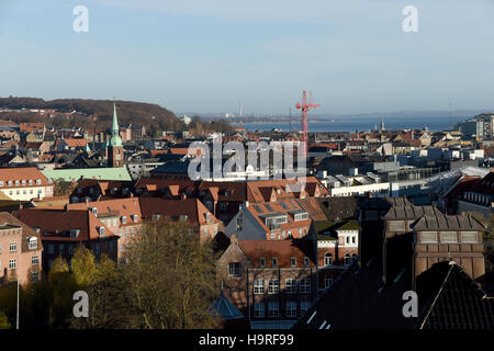 Aarhus (Dänemark). 24. November 2016. Blick vom Dach des ARoS Aarhus Kunstmuseum Kunstmuseum von Aarhus, Dänemark, 24. November 2016. Die zweitgrößte Stadt Dänemarks ist die Europäische Kulturhauptstadt 2017 ernannt worden. Foto: Carsten Rehder/Dpa/Alamy Live News Stockfoto