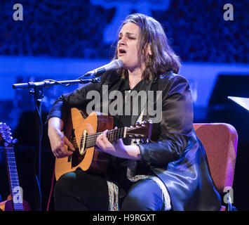 Barcelona, Spanien. 25. November 2016. Französisch-amerikanische jazz-Sängerin Madeleine Peyroux führt live auf der Bühne im Palau De La Musica in 2016 Voll-Damm Barcelona Jazz Festival. Bildnachweis: Victor Puig/Alamy Live-Nachrichten Stockfoto