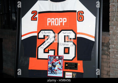 Philadelphia, PA, USA. 25. November 2016. Brian Propp abgebildet auf die 1. Sport Wall of Fame Induction @ Revolutionen in Philadelphia, Pa am 25. November 2016 © Star Shooter/Medien Punch/Alamy Live News Stockfoto