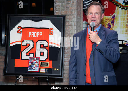 Philadelphia, PA, USA. 25. November 2016. Brian Propp abgebildet auf die 1. Sport Wall of Fame Induction @ Revolutionen in Philadelphia, Pa am 25. November 2016 © Star Shooter/Medien Punch/Alamy Live News Stockfoto