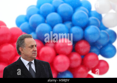 Kazan, Russland. 26. November 2016. Der ehemalige russische Minister für Sport und derzeitige amtierende Premierminister Witali Mutko besucht eine Zeremonie anlässlich die offiziellen Auslosung für den Konföderationen-Pokal 2017 in Kazan, Russland, 26. November 2016. Die offizielle Auslosung für 2017 Cup wird heute Abend in der Stadt Tennisakademie stattfinden. Acht Nationen-Fußball-Turnier auf der 17. Juni 2017 beginnt und läuft bis auf die 2. Juli 2017. Foto: Christian Charisius/Dpa/Alamy Live News Stockfoto