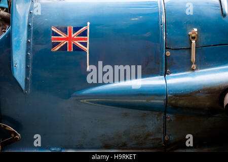 London, UK. 24. November 2016. Ein Nachbau des 1927 Bluebird von Sir Malcolm Campbell verwendet, um den Geschwindigkeitsrekord auf 4. Februar 1927 festgelegt. Bildnachweis: Martin Griffett/Alamy Live-Nachrichten Stockfoto