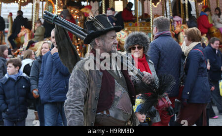 Portsmouth, Hampshire, UK. 26. November 2016. Viktorianische Festival von Weihnachten in Portsmouth Historic Dockyard, Hampshire. © Uknip/Alamy Live News Bildnachweis: Uknip/Alamy Live-Nachrichten Stockfoto