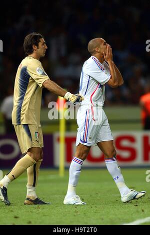 G-BUFFON & DAVID TREZEGUET Italien & JUVENTUS Olympiastadion BERLIN Deutschland 9. Juli 2006 Stockfoto