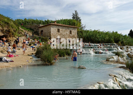 Sintern Sie Terrassen, Cascate del Mulino, heiße Quellen, Saturnia, Maremma, Toskana, Italien Stockfoto