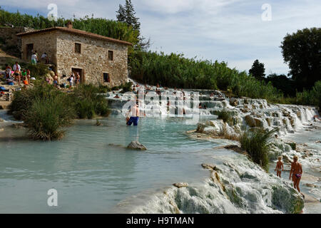 Sintern Sie Terrassen, Cascate del Mulino, heiße Quellen, Saturnia, Maremma, Toskana, Italien Stockfoto