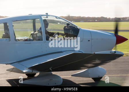 Eine Pilot bereitet für den Start am North Weald Airfield Stockfoto