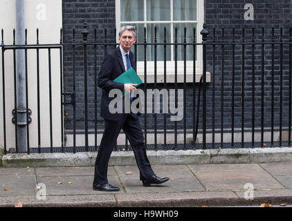 Philip Hammond, Kanzler des Finanzministeriums, in der Downing Street für eine Kabinettssitzung Stockfoto