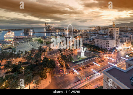 Panorama-Blick vom AC Hotel Malaga Palacio, Promenade, Paseo Parque, Leuchtturm, Hafen, Málaga, Andalusien, Spanien Stockfoto