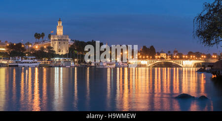 Spanien, Andalusien, Sevilla, Fluss Guadalquivir Banken mit der Puente