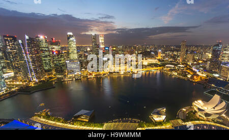 Panoramablick vom Marina Bay Sands Hotel, Skyline von Singapur Stockfoto