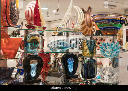 Murano Glass im Schaufenster, Venedig, Venezia, Venedig, Veneto, Italien, Italia, Europa, Stockfoto