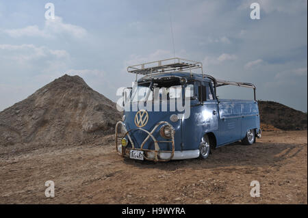 1963 VolksWagen VW split Screen Einzelkabine holen mit Luftfederung und Ratte aussehen Patina-Farbe Stockfoto