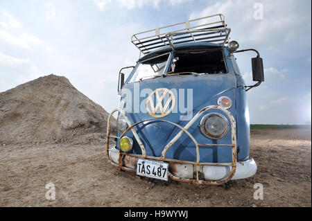 1963 VolksWagen VW split Screen Einzelkabine holen mit Luftfederung und Ratte aussehen Patina-Farbe Stockfoto