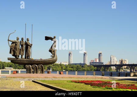 Beliebtesten Denkmal zu den Gründern von Kiew am Dnjepr-Ufer Stockfoto