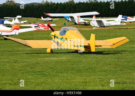 Jodel D18 G-OLEM parkte am White Waltham Stockfoto