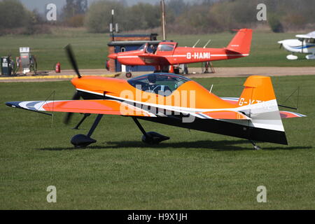 XA42 XtremeAir Sbach 342 G-XTME in White Waltham Flugplatz geparkt Stockfoto