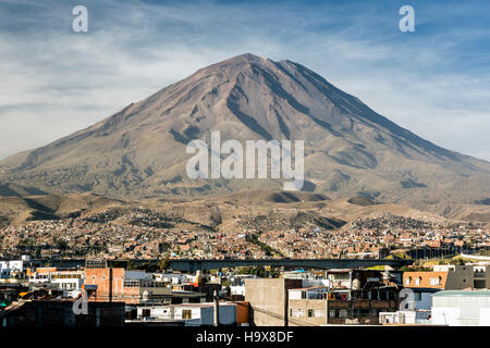 El Misti Vulkan (19.101 ft.), Arequipa, Peru Stockfoto