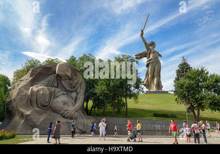 Platz der Trauer mit Skulptur die Mutter Kummer. Memorial Komplex Mamajew Kurgan. Volgograd, Russland Stockfoto