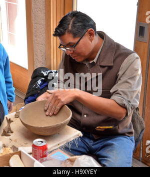 Grand Canyon Nps 8591816534 Grand Canyon Archäologie Tag 2013 machen einen Topf-3664 Stockfoto