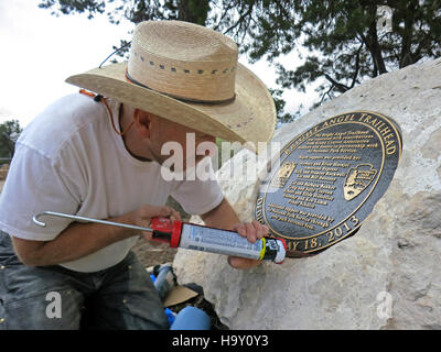 Grand Canyon Nps 8779316019 Bright Angel Trail Renovierung - Einstellung Plaque - 18. Mai 2013 - 0185 Stockfoto