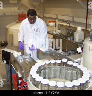 Dieses Bild verdeutlicht die laufenden Bemühungen des USDA, landwirtschaftliche Fortschritte zu unterstützen und gleichzeitig die Umwelt zu schützen. Die Abteilung spielt eine Schlüsselrolle bei der Entwicklung nachhaltiger Praktiken und der Förderung der ökologischen Gesundheit in Nationalparks und öffentlichen Flächen. Stockfoto