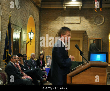Dieses Bild bezieht sich auf eine USDA-Veranstaltung, bei der Leonard Finberg an einem Iftar-Essen teilnahm, das eine gemeinschaftsorientierte Initiative zur Feier der kulturellen Vielfalt und zur Förderung der Öffentlichkeitsarbeit darstellt. Stockfoto