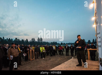 Das Big Windy Complex Wildlands Fire in Galice und Merlin, Oregon, wurde vom USDA Forest Service und anderen Behörden verwaltet. Der Brandschutz umfasste die Koordinierung mehrerer behördenübergreifender Teams für die Eindämmung und Bergung. Stockfoto