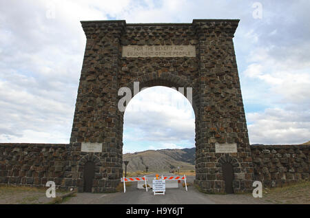 Yellowstonenps 11423789196 Roosevelt Arch während des Herunterfahrens der Regierung Stockfoto