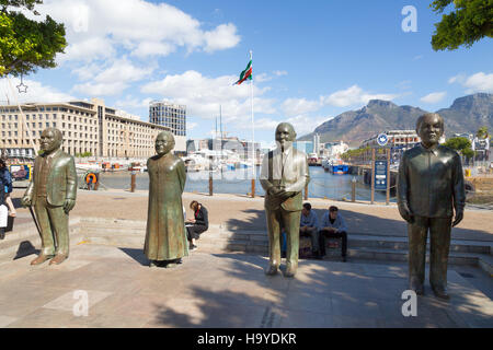 Statuen von historischen südafrikanischer Politiker an der Waterfront, Cape Town, Südafrika Stockfoto