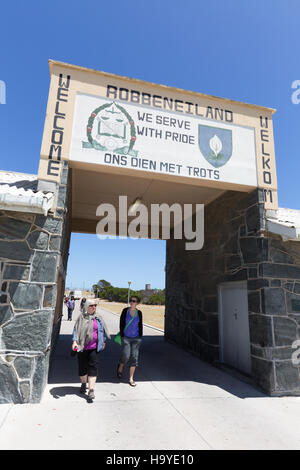 Besucher am Eingang nach Robben Island Museum, Robben Island, Kapstadt, Südafrika Stockfoto