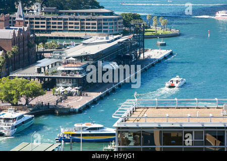 Luftaufnahme des circular Quay Sydney und der overseas Passenger Terminal wo Kreuzfahrtschiffe vor Anker liegen, Sydney, Australien Stockfoto