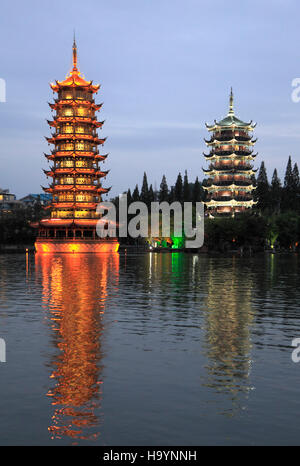 China, Guangxi, Guilin, Sonne & Mond, Twin Pagoden, Shan-See, Stockfoto