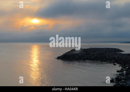 Sonnenaufgang über ungenutzte verlassenen Pier im Grand Bank, Neufundland. Stockfoto