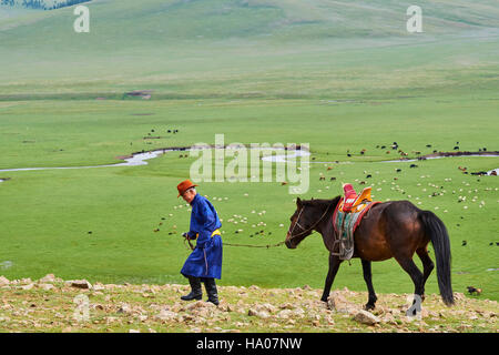 Mongolei, Provinz Arkhangai, Jurte Nomadencamp in der Steppe, mongolische horserider Stockfoto