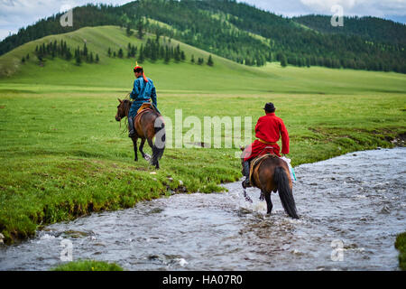 Mongolei, Provinz Arkhangai, mongolische Horserider in der steppe Stockfoto