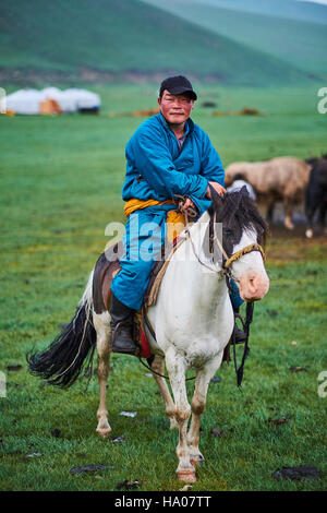 Mongolei, Ovorkhangai Provinz, Orkhon Tal, Nomadencamp, mongolische horserider Stockfoto