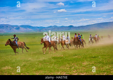 Mongolei, Bayankhongor Provinz, Naadam, traditionelle Festivals, Pferderennen Stockfoto