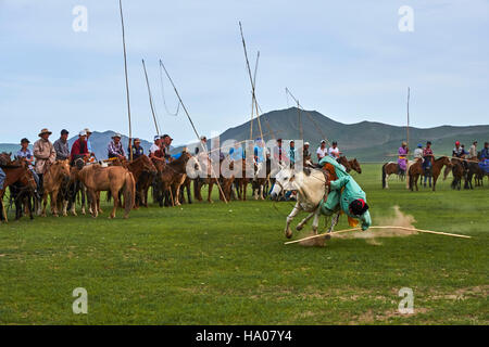 Mongolei, Bayankhongor Provinz, Naadam, Volksfest, jungen Nomaden mit ihren Urga Stockfoto