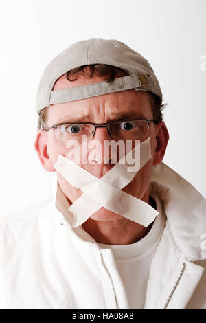 Maler mit Klebeband über den Mund Stockfoto