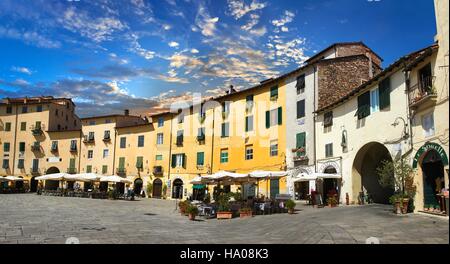 Piazza dell'Anfiteatro, Lucca, Toskana, Italien Stockfoto