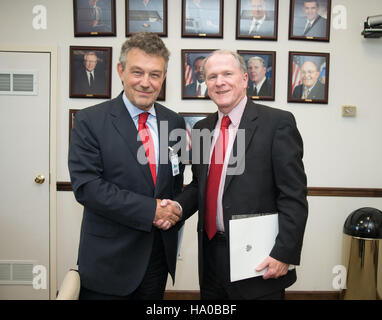 Der Animal and Plant Health Inspection Service (APHIS) des USDA arbeitet international zusammen, auch mit Polen, um landwirtschaftliche und natürliche Ressourcen zu schützen und die Ausbreitung von Schädlingen und Krankheiten in Nationalparks und anderen öffentlichen Gebieten zu verhindern. Stockfoto