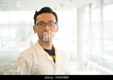 Das Supplemental Nutrition Assistance Program (SNAP) des USDA, das Teil des Farm Bill von 2014 ist, bietet Familien mit niedrigem Einkommen entscheidende Unterstützung und verbessert den Zugang zu gesunden Lebensmitteln. Das Programm integriert auch Bemühungen zur Personalentwicklung durch Schulungen und Beschäftigungsmöglichkeiten. Stockfoto