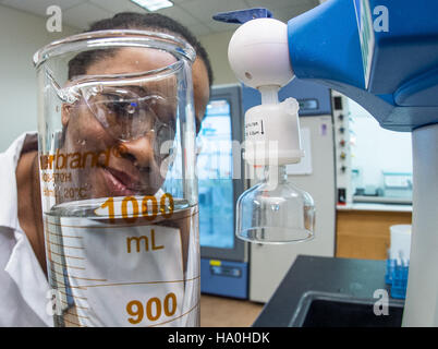 Das Supplemental Nutrition Assistance Program (SNAP) des USDA unterstützt Familien beim Zugang zu Nahrungsmitteln und unterstützt gleichzeitig die Nachhaltigkeit der Landwirtschaft. Die Farm Bill von 2014 stellt Mittel für Landwirtschaft, Arbeitskräfteentwicklung und Ernährung in den USA bereit Stockfoto