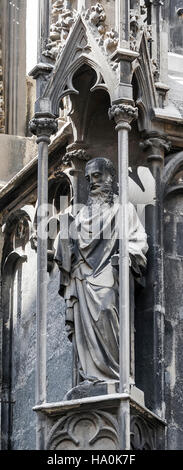 Skulptur des Apostels Paulus an die Wand von der Cathedral of St. Stephen's in Wien. Österreich Stockfoto