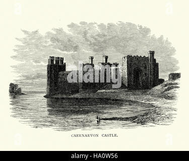 Caernarfon Castle (Carnarvon), eine mittelalterliche Festung in Caernarfon, Gwynedd, Nord-West-Wales. Stockfoto